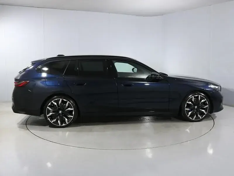 Used BMW 530e M Sport 299 HP (219 kW) 2025 Black Estate