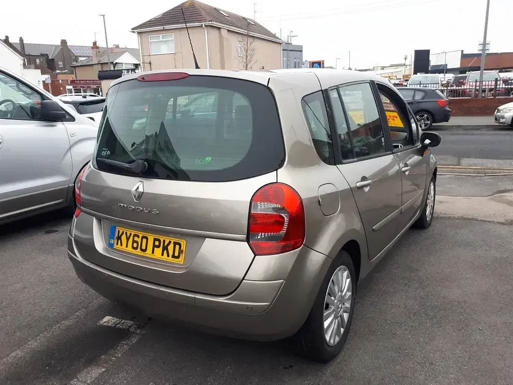 Used Renault Modus Dynamique 86 HP (63 kW) 2010 Beige MPV