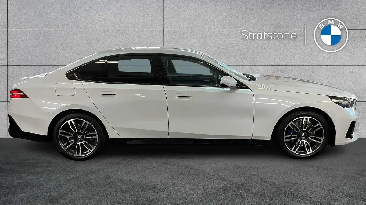 New BMW 530e M Sport 299 HP (219 kW) 2026 White Sedan