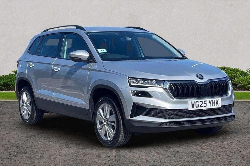 Brilliant silver metallic Used 2025 Skoda Karoq SE SUV | £24,385 (Expensive) - Image 1/3