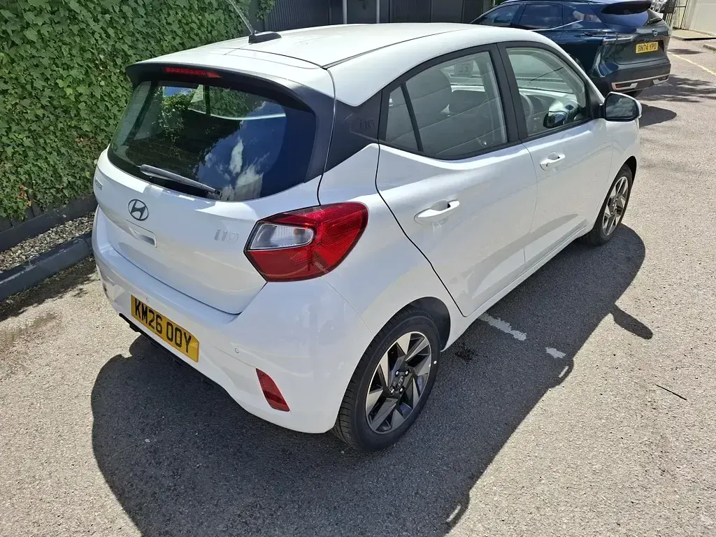 New Hyundai i10 Advanced 63 HP (46 kW) 2026 White Hatchback