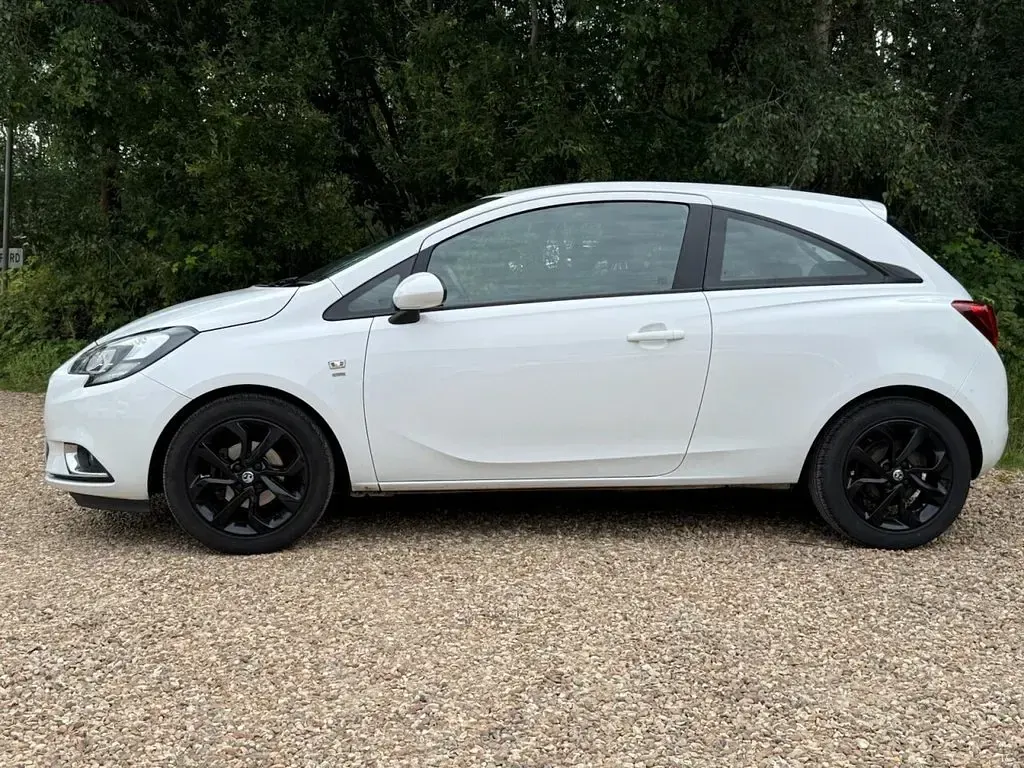 Used Vauxhall Corsa SRi 75 HP (55 kW) 2017 White Hatchback
