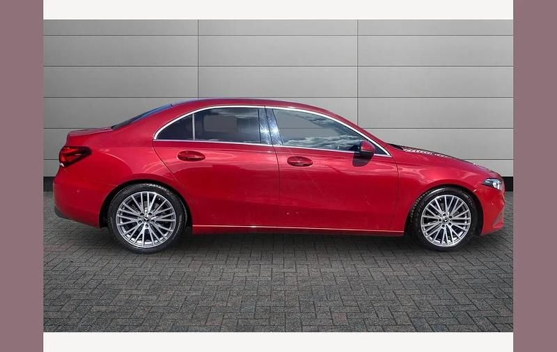 Gebraucht Mercedes A200 Executive 163 PS (119 kW) 2022 Rot Limousine