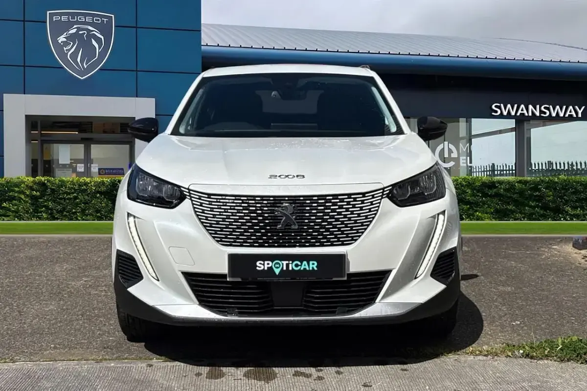 Second-hand Peugeot e-2008 Allure+ 98 kW (134 CP) 2022 Alb SUV