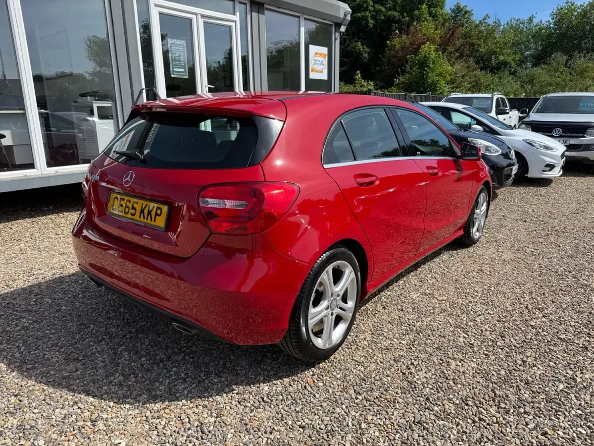 Used Mercedes A180 Sport Edition 122 HP (89 kW) 2015 Red Hatchback