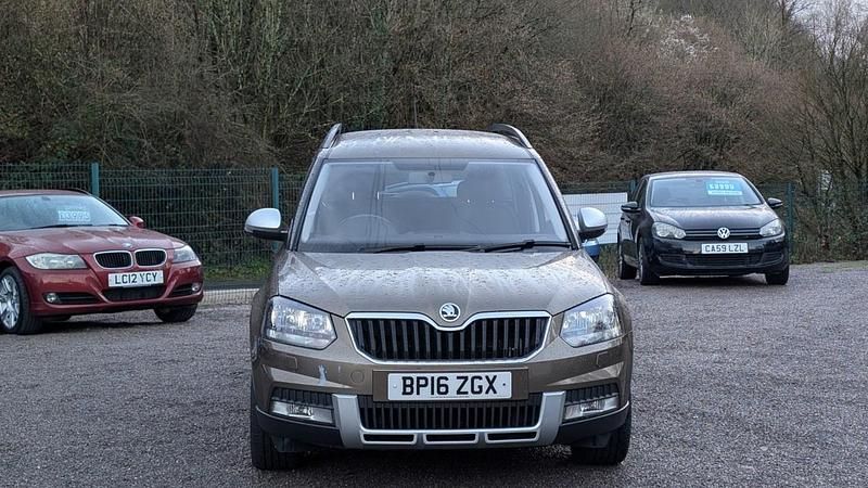 Used Skoda Yeti SE 110 HP (80 kW) 2016 Brown SUV
