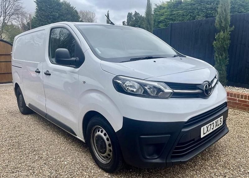 Used Toyota Proace Active 120 HP (88 kW) 2023 White MPV