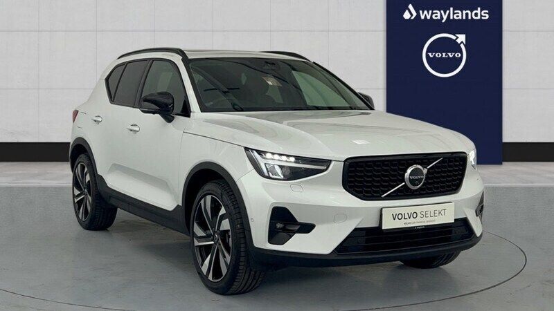 White Used 2023 Volvo XC40 Ultimate SUV | £35,791 (A bit pricey) - Image 1/4