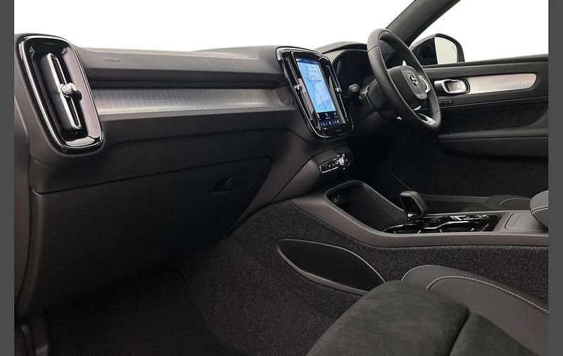 Used Volvo XC40 Plus 161 HP (118 kW) 2025 Silver SUV