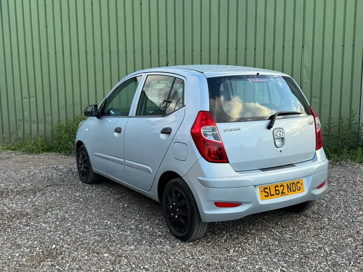 Used Hyundai i10 Classic 86 HP (63 kW) 2012 Silver Hatchback