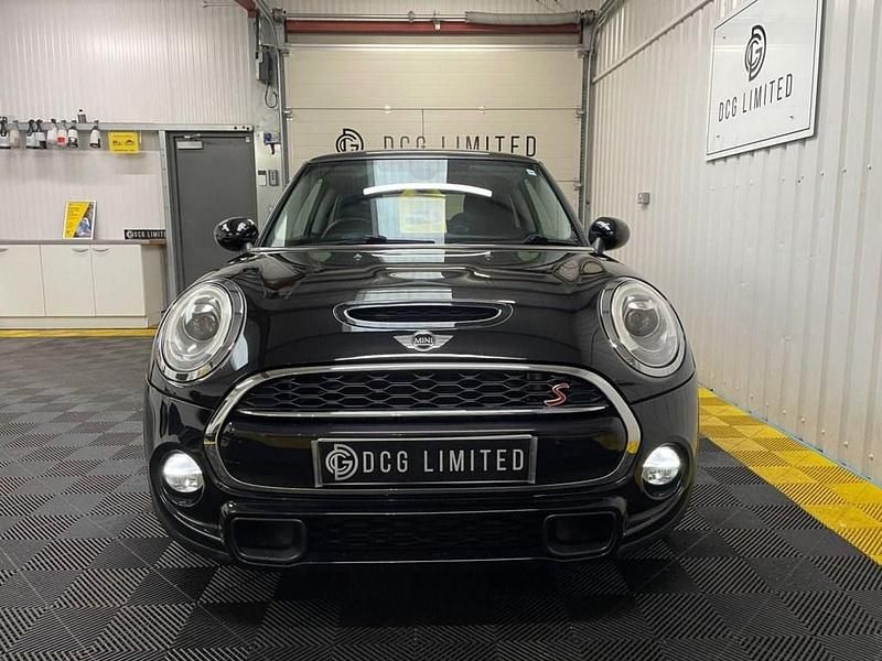 Begagnad Mini Cooper S Hatch 192 HK (141 kW) 2018 Svart Halvkombi