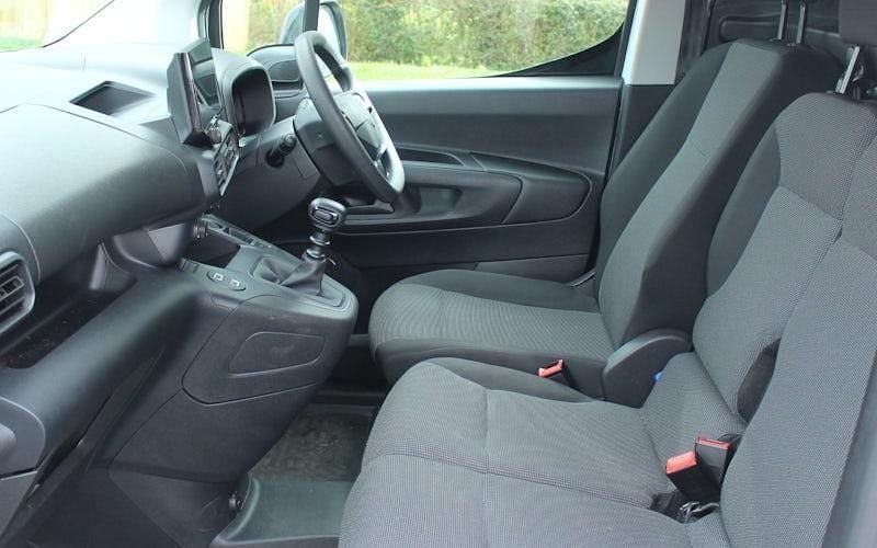 Used Citroën Berlingo 102 HP (75 kW) 2024 White MPV