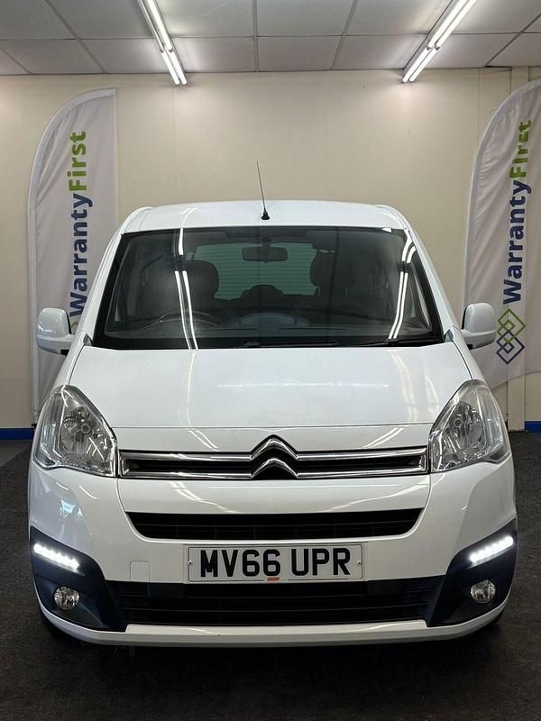 Used Citroën Berlingo Feel 100 HP (73 kW) 2016 White MPV