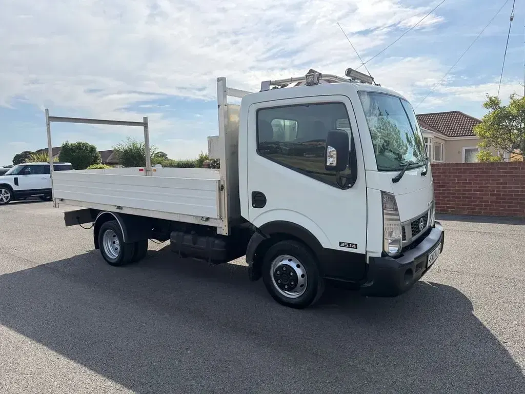 Used Nissan Cabstar 136 HP (100 kW) 2015 White Pickup