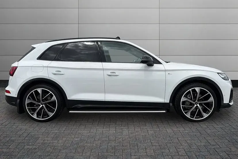 Used Audi Q5 Advanced 204 HP (150 kW) 2022 Ibis white SUV
