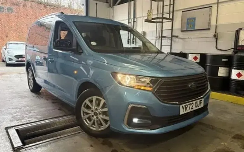Begagnad Ford Tourneo Titanium 122 HK (89 kW) 2026 Kombi