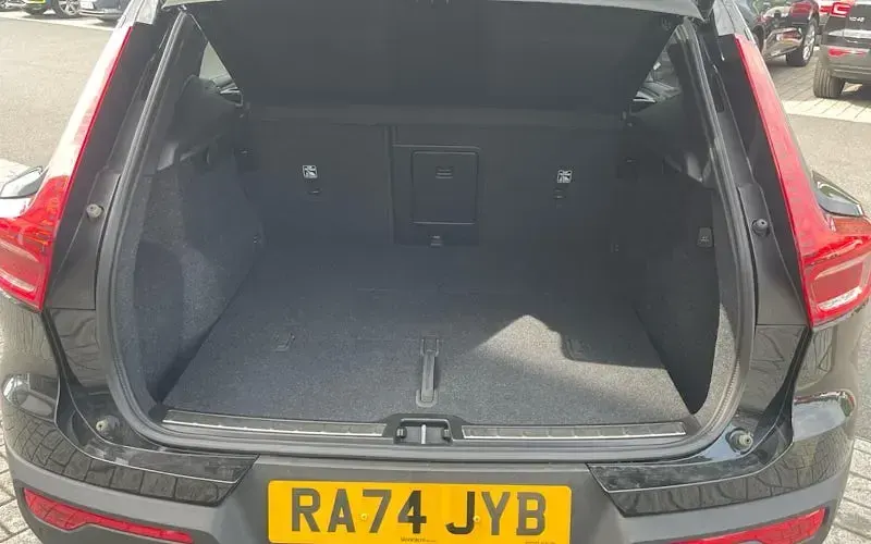 Used Volvo XC40 Ultra 163 HP (119 kW) 2027 Black SUV