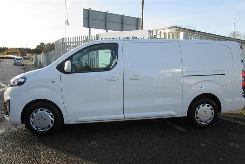 Second-hand Vauxhall Vivaro Sportive 120 CP (88 kW) 2021 Alb Monovolum