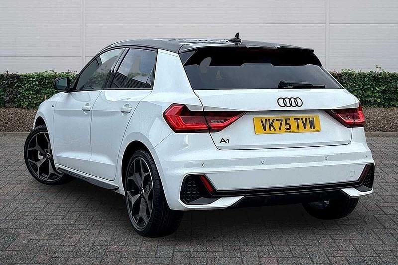Begagnad Audi A1 Black Edition 2025 Vit SUV