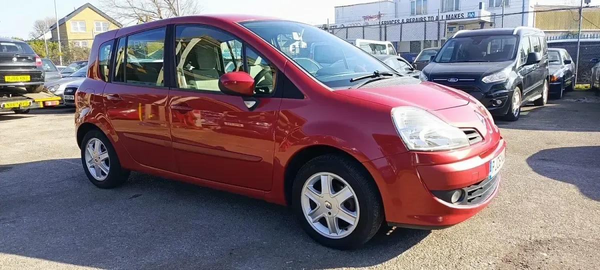 Used Renault Grand Modus Dynamique 109 HP (80 kW) 2008 Red MPV