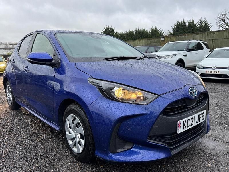 Used Toyota Yaris Hybrid Design 116 HP (85 kW) 2025 Blue Hatchback