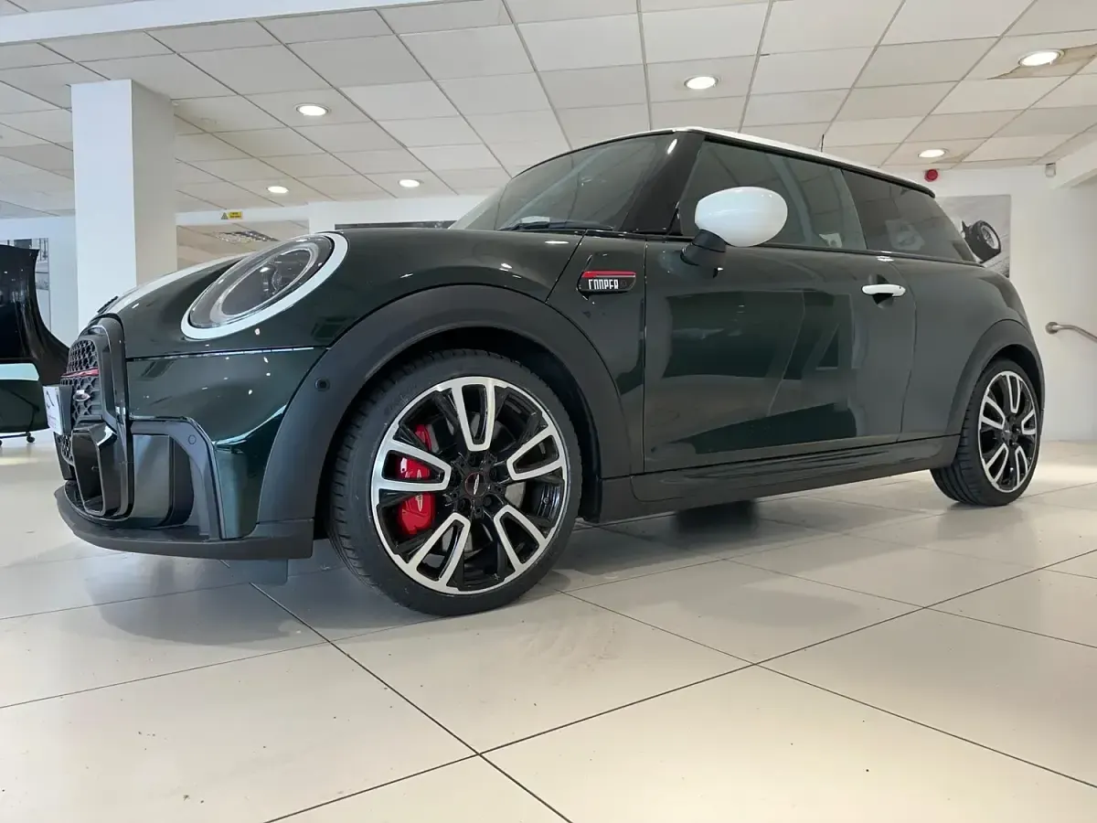 Used Mini John Cooper Works Hatch 231 HP (169 kW) 2021 Green Hatchback