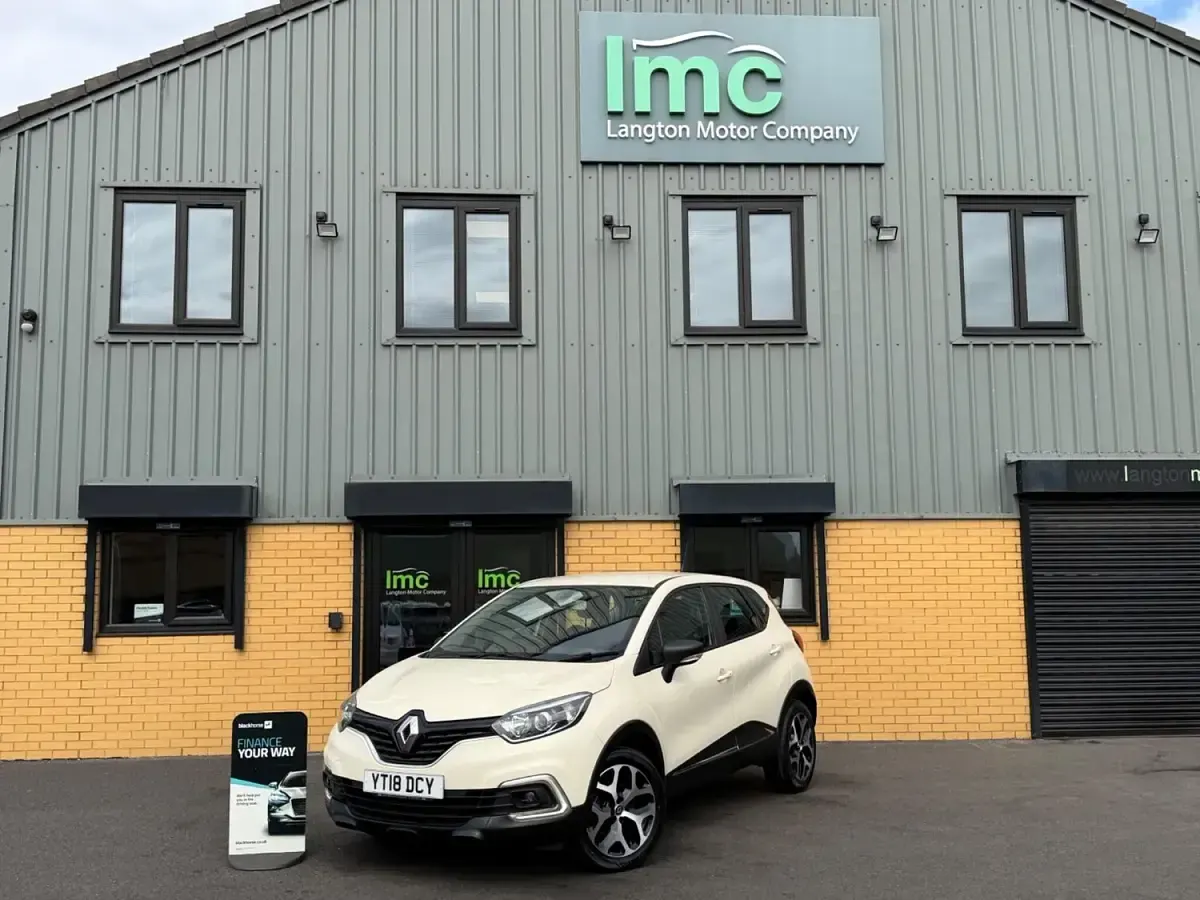 Used Renault Captur Dynamique 90 HP (66 kW) 2018 Cream SUV