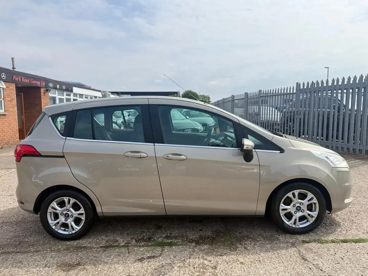 Used Ford B-MAX Zetec 90 HP (66 kW) 2014 Silver MPV