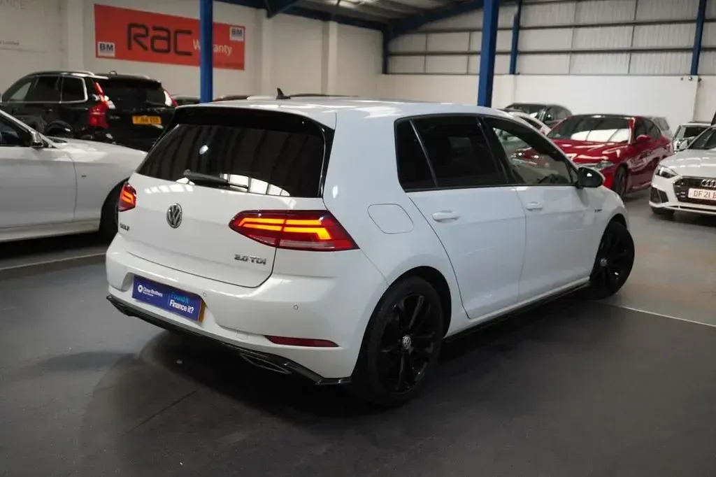 Used VW Golf VII R-line 150 HP (110 kW) 2017 White Hatchback
