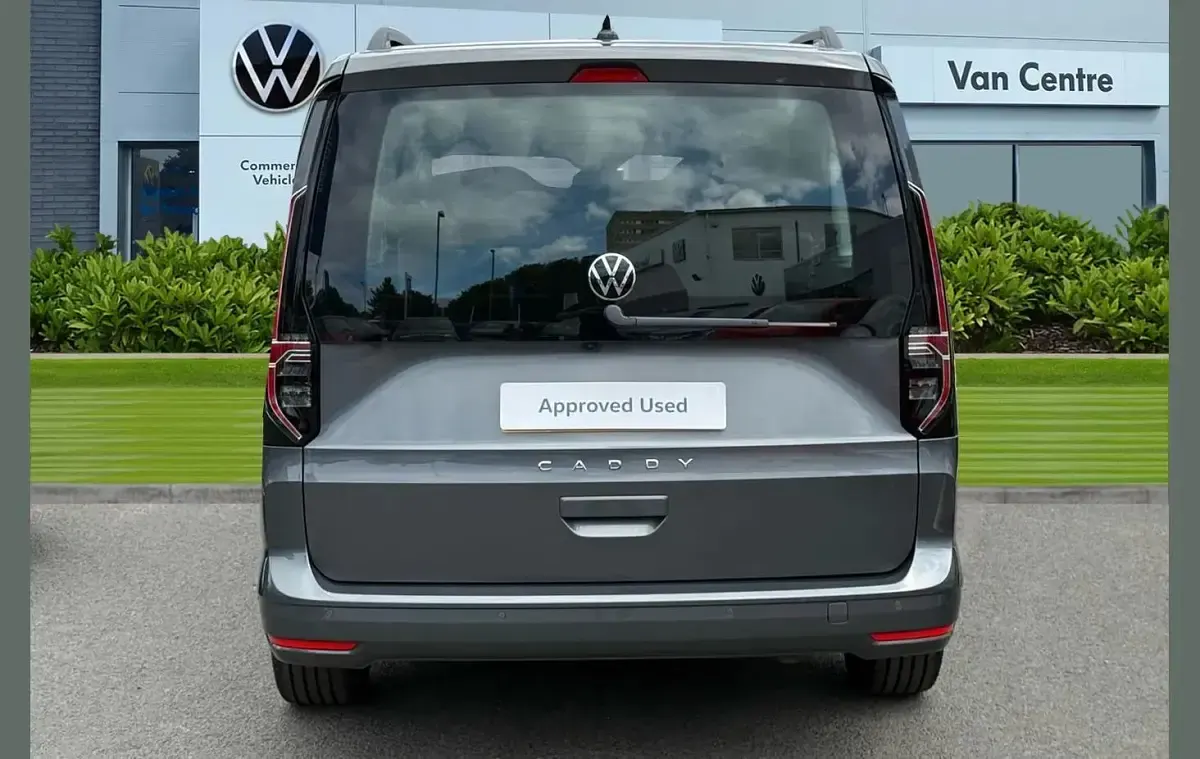 Used VW Caddy Maxi Life 122 HP (89 kW) 2025 Grey MPV
