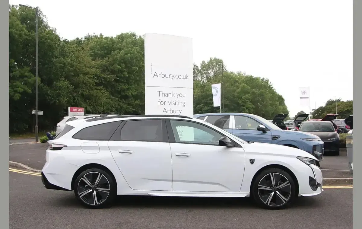 Used Peugeot 308 GTi 134 HP (98 kW) 2025 White Estate
