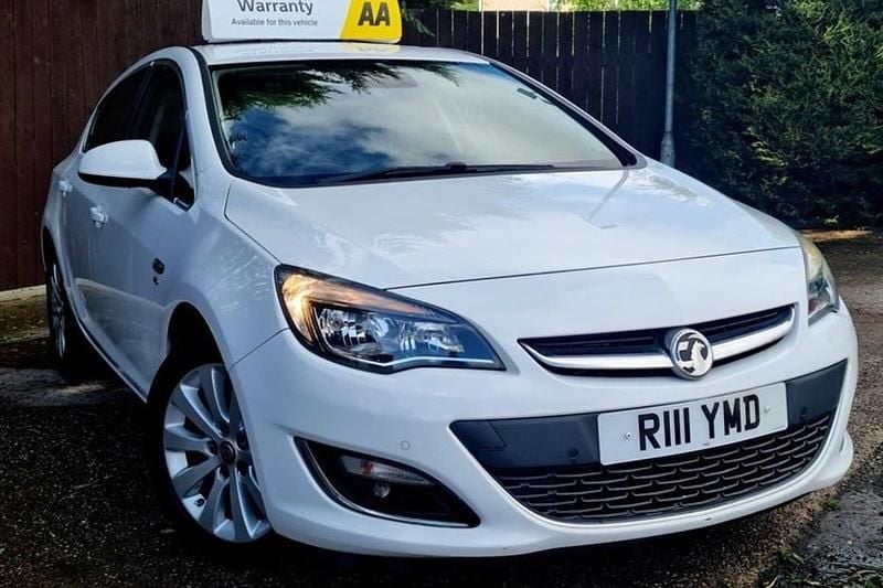 White Used 2015 Vauxhall Astra Elite Hatchback | £4,451 (Good price) - Image 1/1