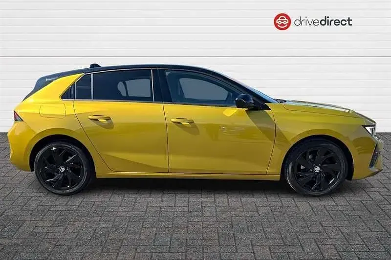 Second-hand Vauxhall Astra GS Line 130 CP (95 kW) 2022 Galben Hatchback