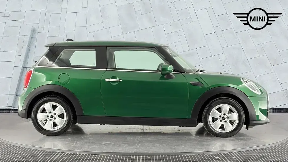 Used Mini Cooper Classic 134 HP (98 kW) 2023 Green Hatchback