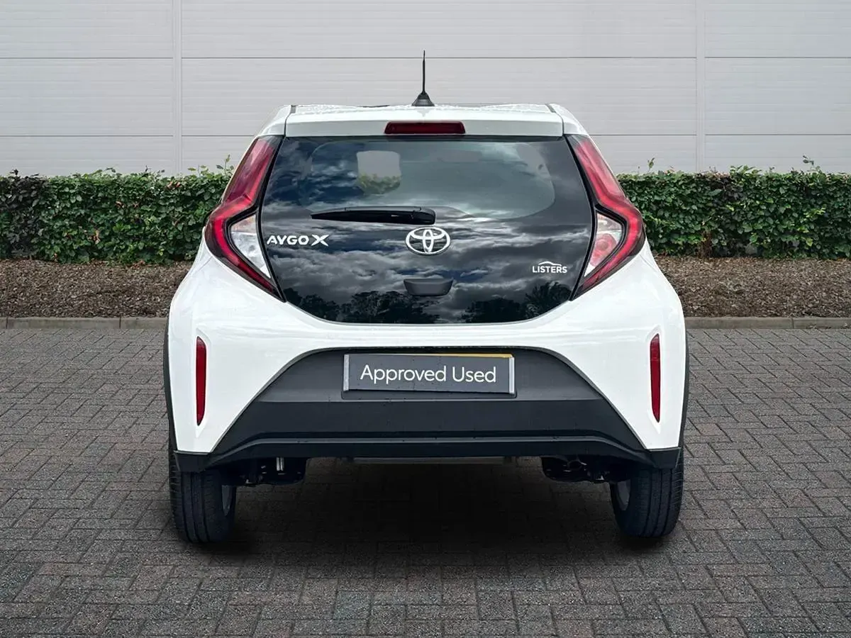 New Toyota Aygo X PURE 72 HP (52 kW) 2025 White SUV