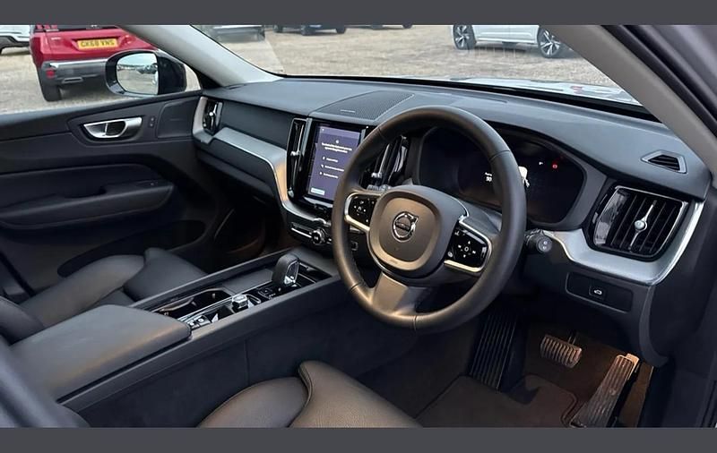 Used Volvo XC60 Plus 250 HP (183 kW) 2023 Metallic  silver dawn SUV