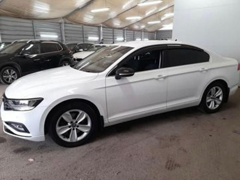 Begagnad VW Passat SE 150 HK (110 kW) 2021 Vit Sedan