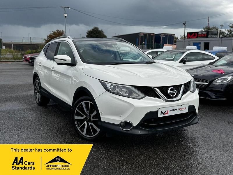 White Used 2014 Nissan Qashqai Tekna SUV | £4,495 - Image 1/3