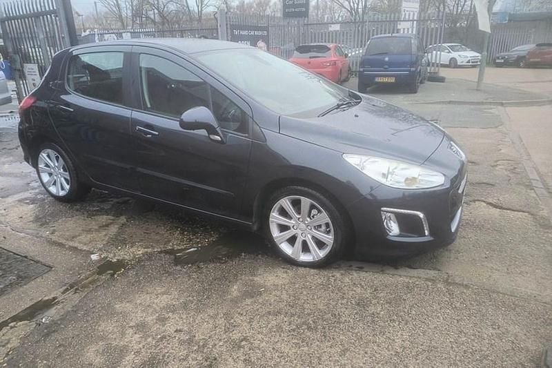 Used Peugeot 308 Active 112 HP (82 kW) 2013 Blue Hatchback