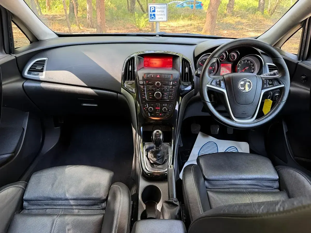 Used Vauxhall Astra Elite 165 HP (121 kW) 2015 Green Hatchback