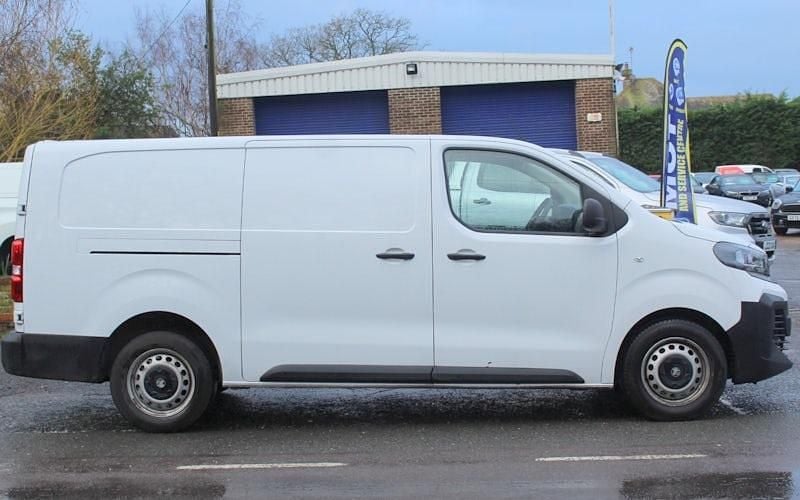Used Vauxhall Vivaro 145 HP (106 kW) 2024 White MPV