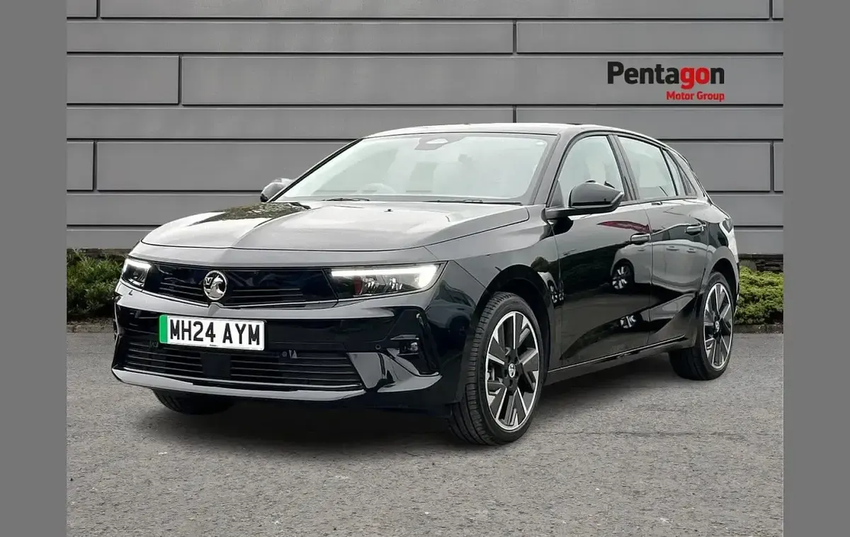 Used Vauxhall Astra Design Edition 113 kW (154 HP) 2024 Black Hatchback