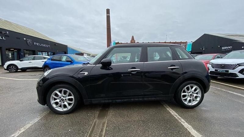 Used Mini Cooper Hatch 134 HP (98 kW) 2018 Blue Hatchback