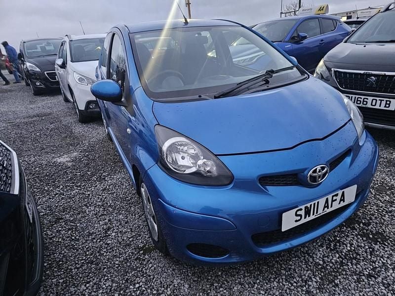 Used Toyota Aygo 68 HP (50 kW) 2011 Blue Hatchback