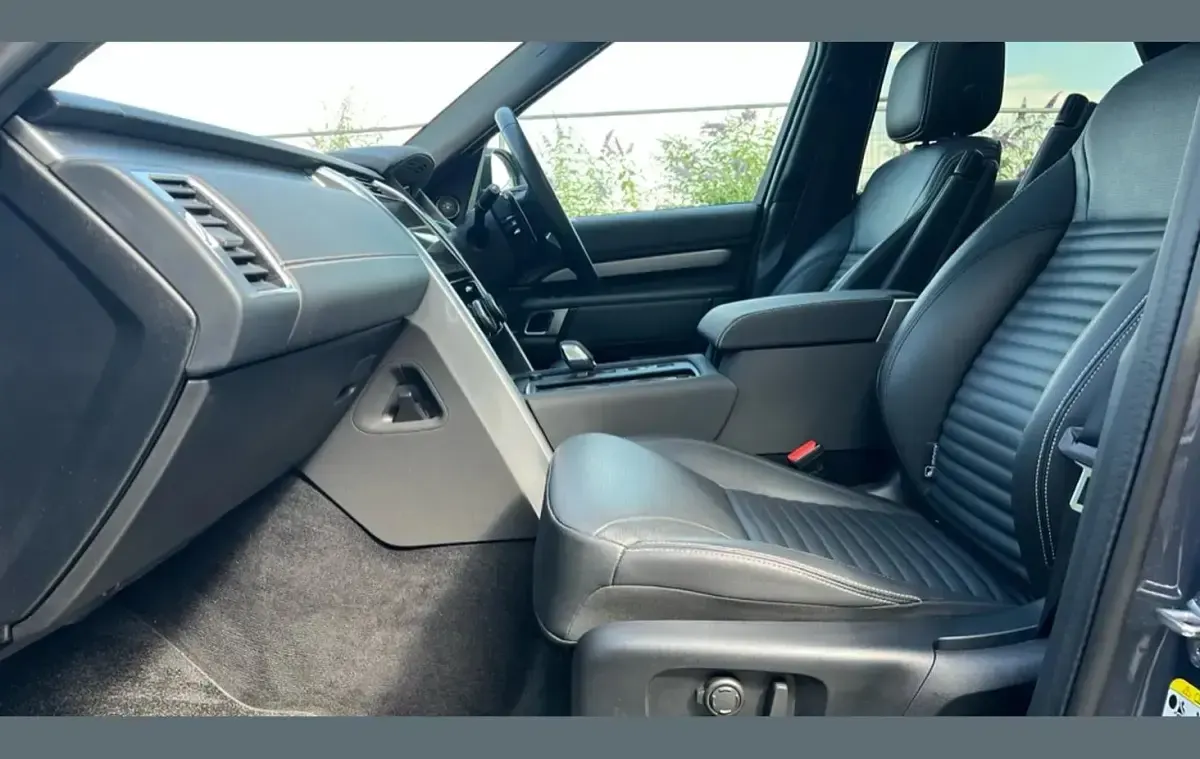 Used Land Rover Discovery SE Dynamic 350 HP (257 kW) 2024 Blue SUV