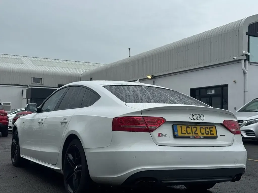 Used Audi S5 Sportback Design 333 HP (244 kW) 2012 White Hatchback