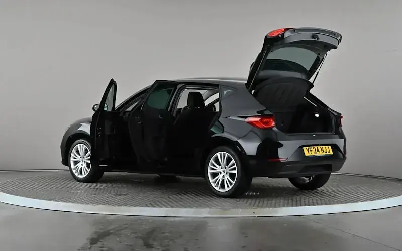 Used Seat Leon SE Dynamic 110 HP (80 kW) 2023 Black Hatchback