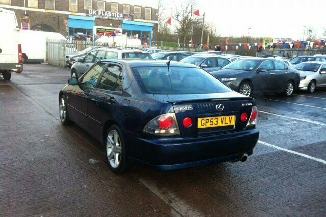 Used Lexus IS200 153 HP (112 kW) 2003 Sedan