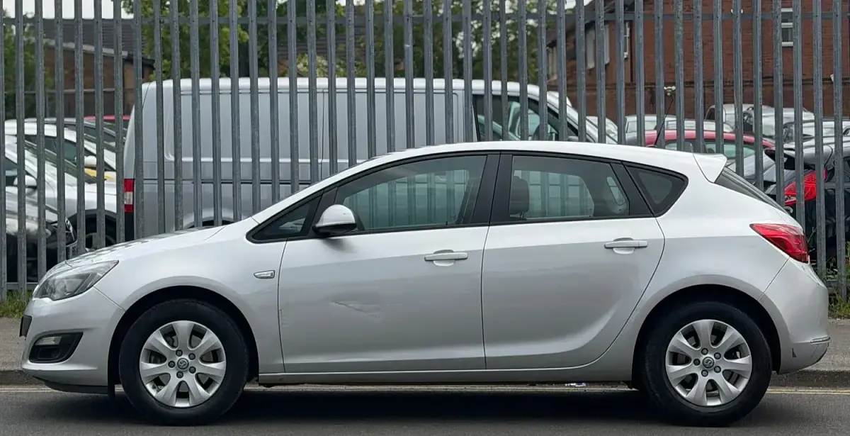 Used Vauxhall Astra Design Edition 136 HP (100 kW) 2015 Silver Hatchback
