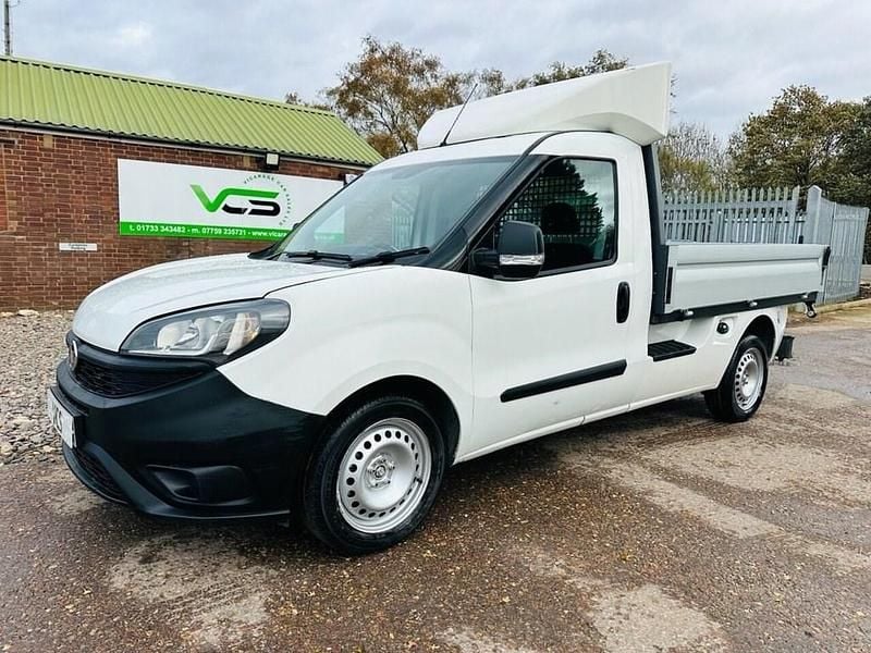 Used Fiat Doblò S 105 HP (77 kW) 2021 White MPV